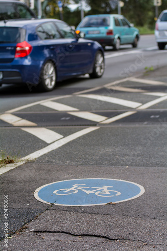 Fahrradweg - Strassenverkehr - Symbolfoto © Chris