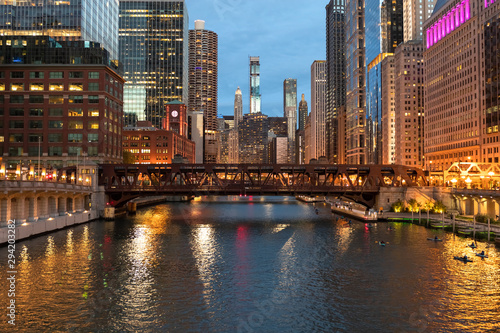 Chicago downtown evening skyline river bridge buildings