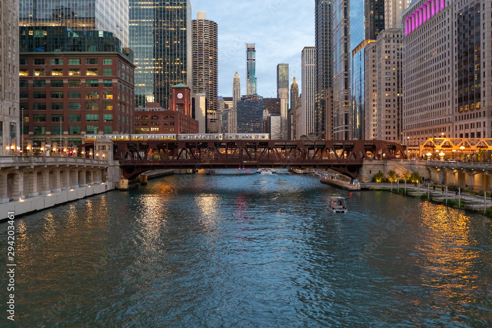 Chicago downtown evening skyline river bridge buildings