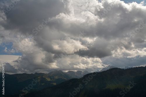 himmel-landschaft im kleinwalsertal