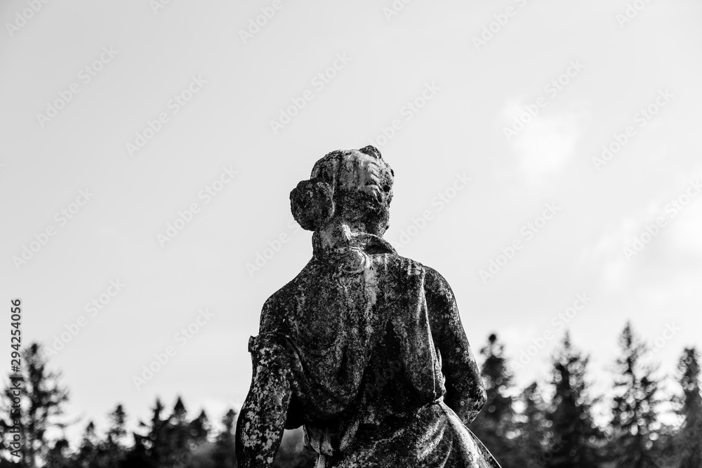 woman´s statue in a park woman´s statue in a park