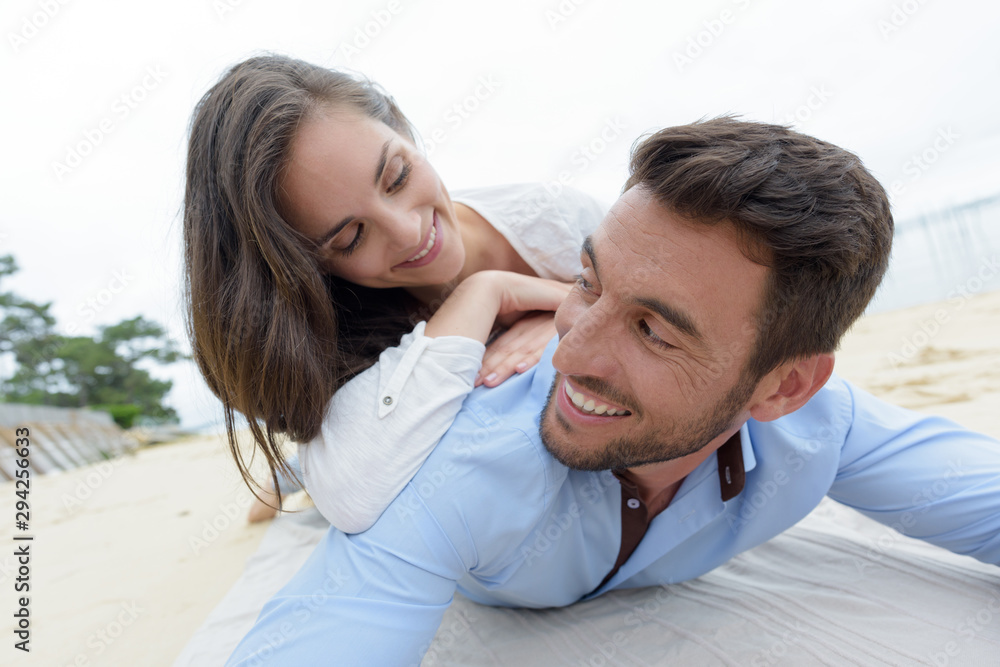 Fototapeta premium enamored young couple hagging each on the beach