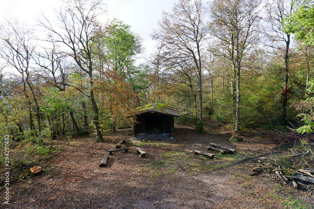 Die Waldhütte beim Himmelbergturm im Wald bei Alfeld Leine Die Waldhütte beim Himmelbergturm im Wald bei Alfeld Leine
