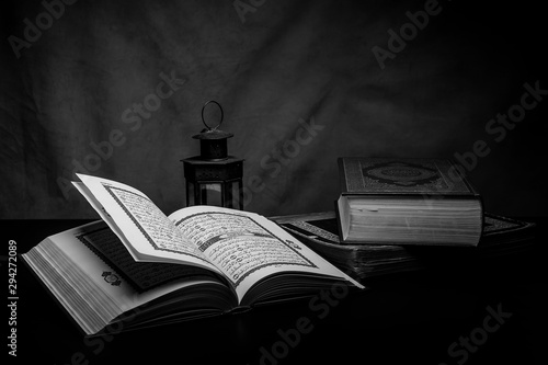 Valokuva Koran - holy book of Muslims ( public item of all muslims ) on the table , still