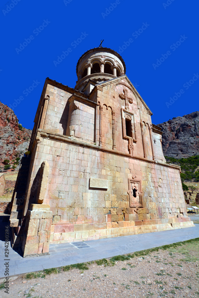Φωτογραφία Noravank is a 13th-century Armenian monastery, located 122 km from Yerevan in a narrow gorge made by the Amaghu River, near the town of Yeghegnadzor, Armenia
