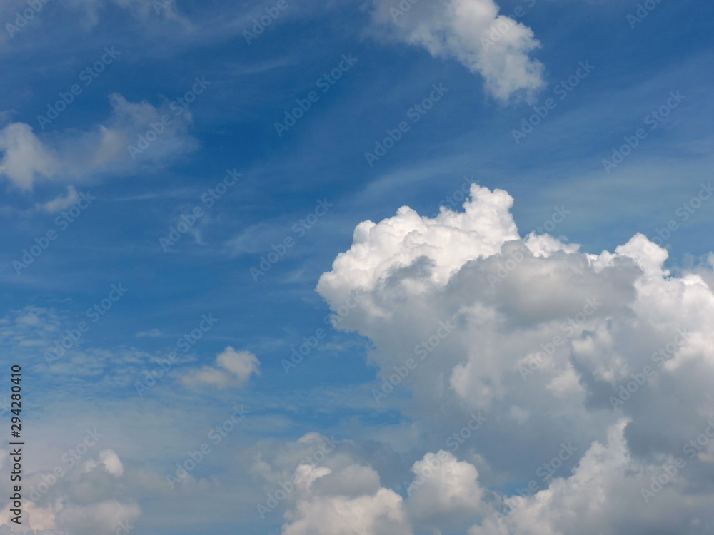 Obraz premium Blue sky background with clouds