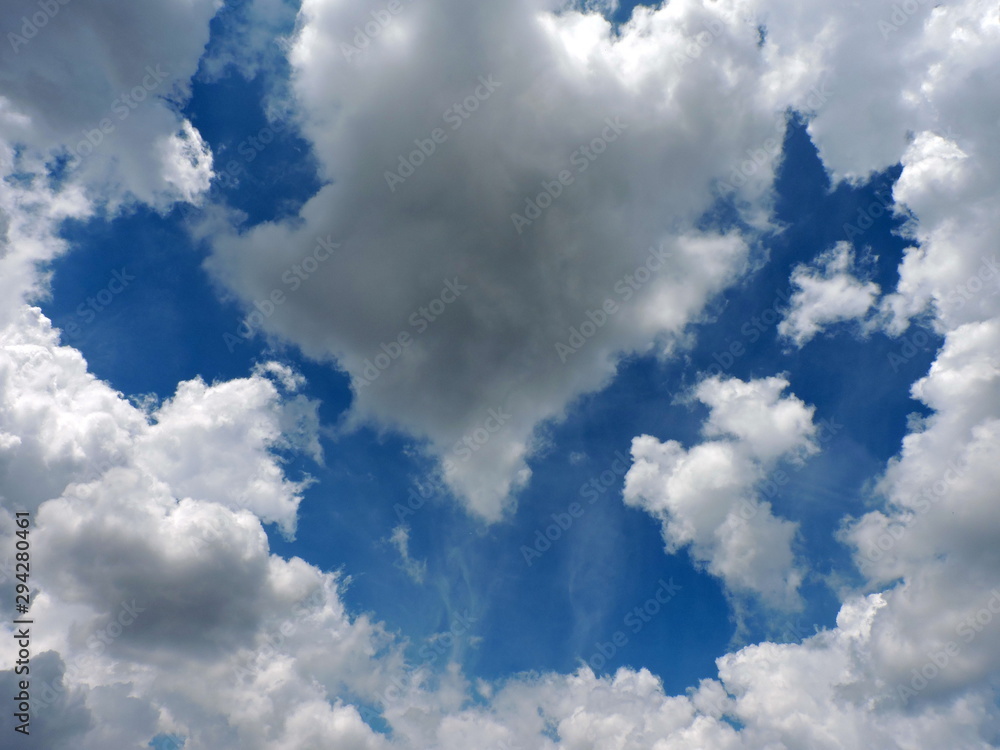 Obraz premium Blue sky background with clouds