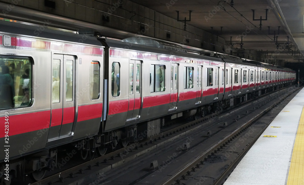 地下鉄、駅のホーム 地下鉄、駅のホーム