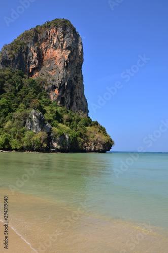 The tropical beach in Thailand © Daniel