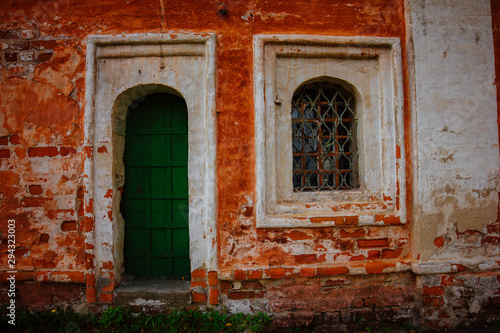 old door in stone wall © Ксения Куприянова