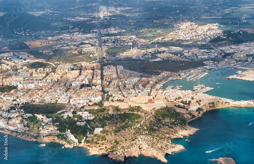 vista aerea desde un avión de la ciudad de ibiza y alrededores, su antiguo castillo, la ciudad antigua de dalt vila, su puerto y el mar mediterráneo, durante el otoño, con un tiempo igual que en veran photo