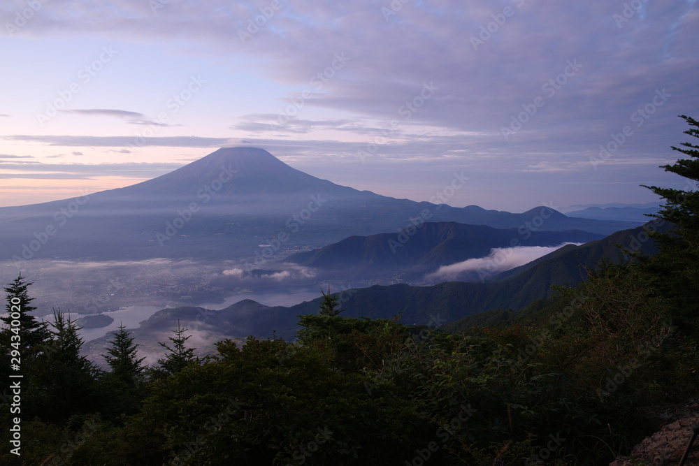 新道峠の朝　富士山