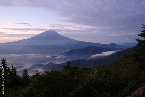 新道峠の朝 富士山
