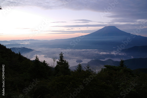 新道峠の朝 富士山