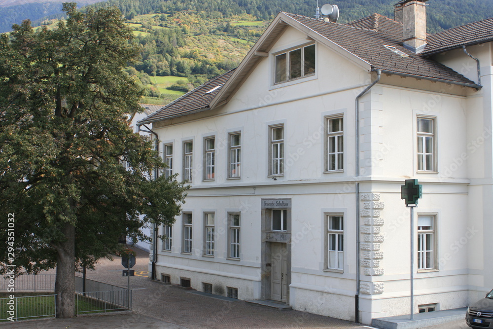 Alte Volksschule im Südtirol