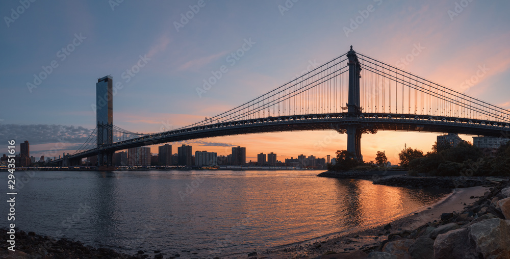 Manhattan bridge at dawn