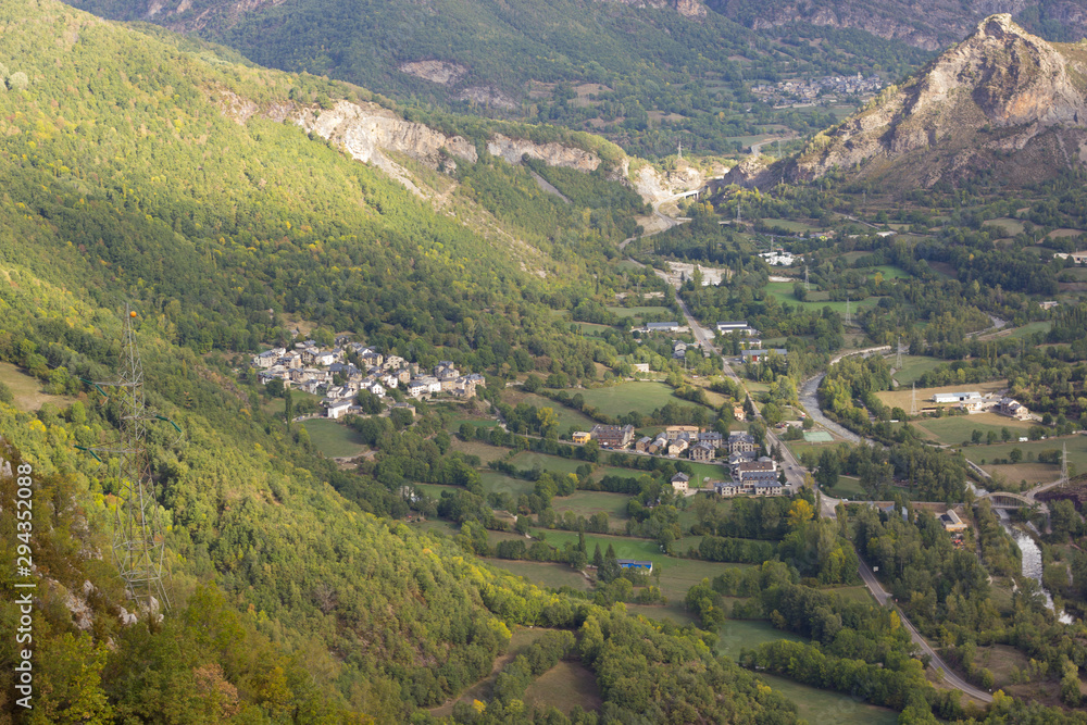 Paisaje de alta montaña, del pirineo de Huesca, Aragón, España