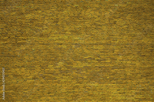 Rustikale Backsteinwand als Hintergrund mit gelber Farbe