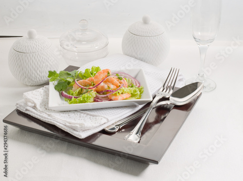 Salmon a la plancha con ensalada con menaje. Vista cenital. Grilled salmon with salad and kitchenware. Aerial view. photo