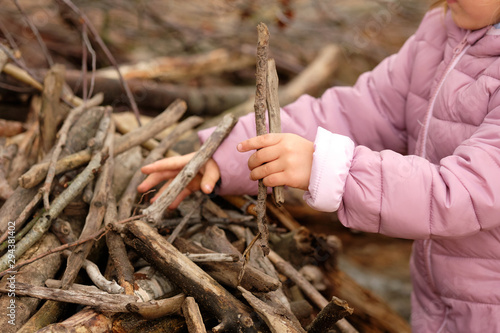 Obraz na plátně Mid section of a 4 year old child girl in purple warm clothing building somethin