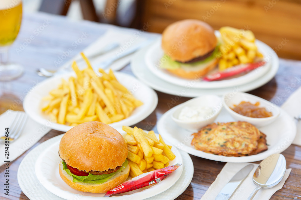 burger with pancakes