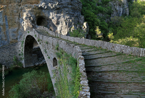 Quadro em tela Noutsou or Kokkori Bridge, Zagori, Epirus, Greece