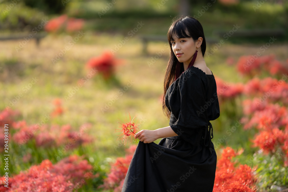 彼岸花と女性のポートレート Foto De Stock Adobe Stock