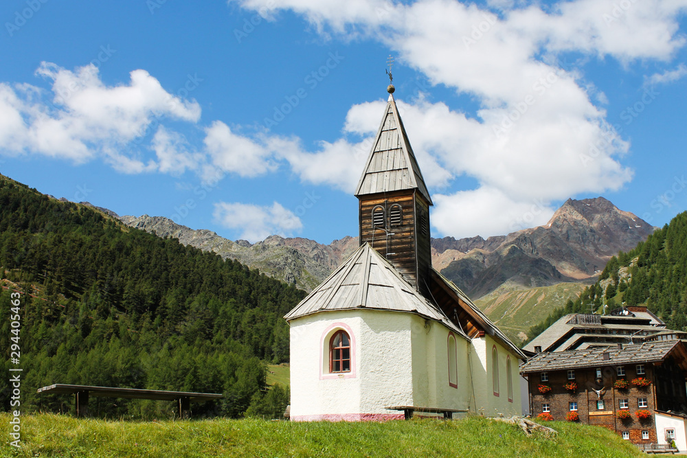 Kapelle bei Kurzras vor den Ötztaler Alpen