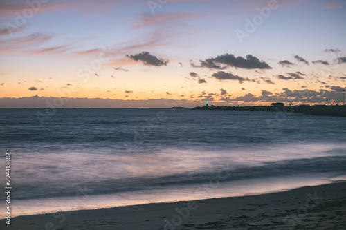 Billede på lærred Seascape image of Bather's beach during sunset, Fremantle