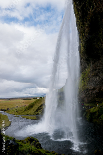 Seljalandsfoss-Wasserfall auf Island  den man umrunden kann