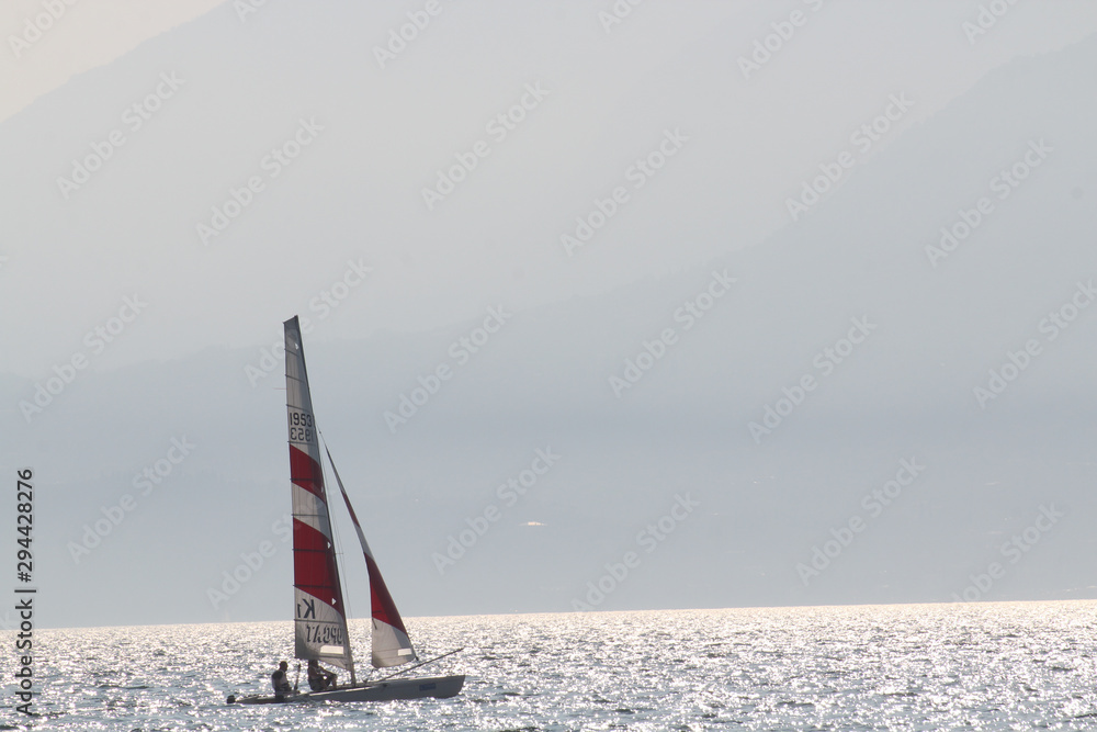 Naklejka premium Sailing on Como Lake, Italy