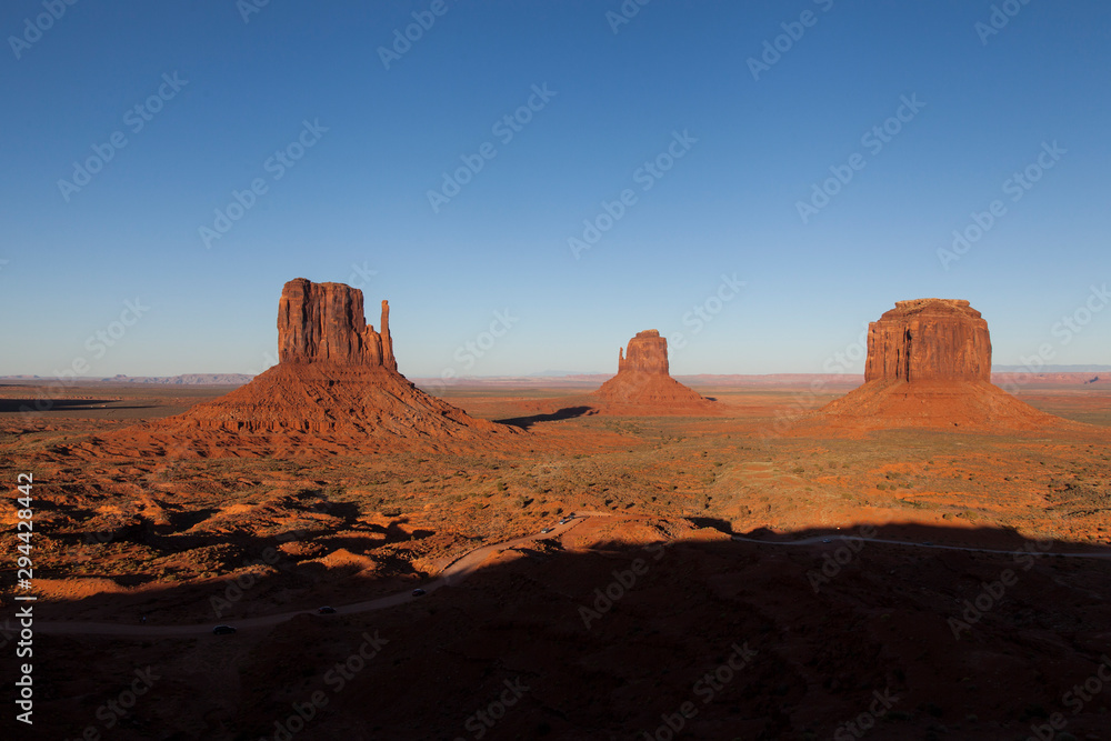 Fototapeta premium atardecer en el Monument Valley