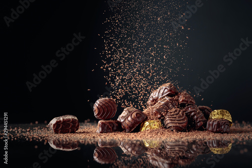 Photos Chocolate candies sprinkled with chocolate chips.