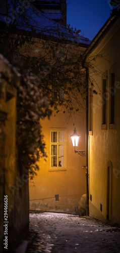 Obraz na plátně Narrow street of an old city during the night in winter
