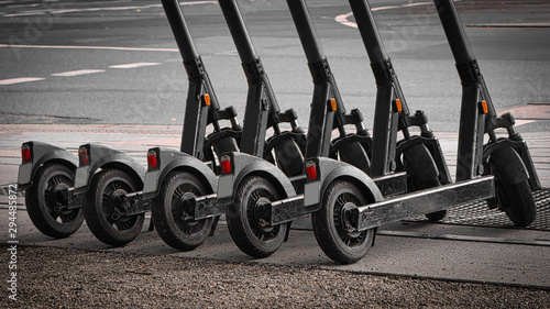 E-Scooter sind in der Stadt das neue Trend Verkehrsmittel in der Elektromobilität
