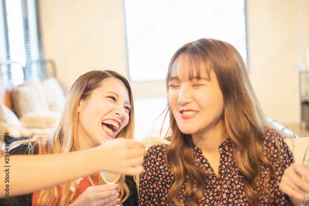Fototapeta premium 女性・パーティー