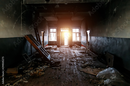 Obraz na plátně Burned interiors after fire in industrial or office building