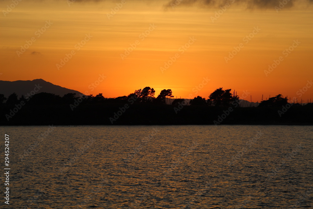 Naklejka premium sunset over sea