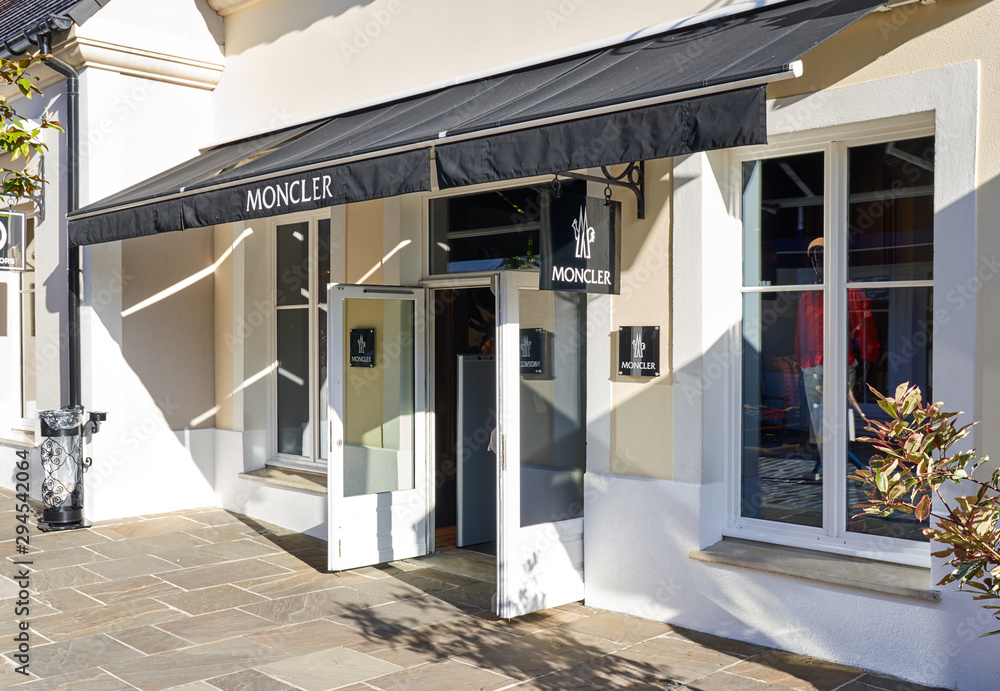 Moncler outlet store belgique