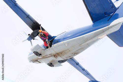 Fototapeta Naklejka Na Ścianę i Meble -  Two men are jumping out of a plane.