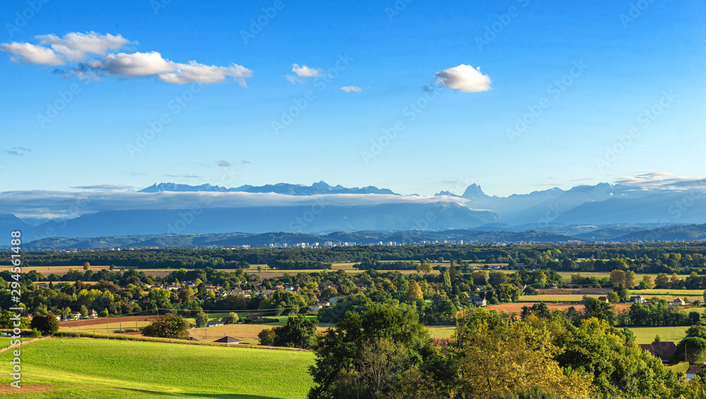 Obraz premium landscape of Pau city, Pyrenees mountains on background