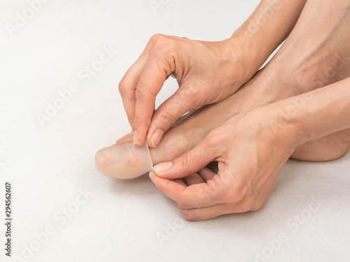The fingertip is protective from calluses on feet. Protection from corns.