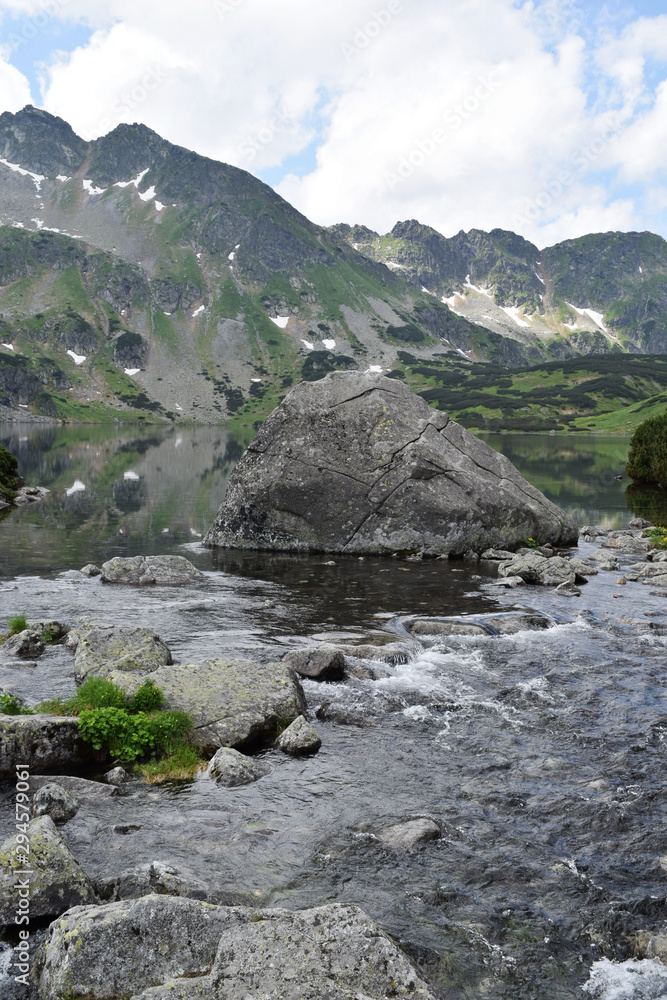 Obraz premium stream and lake in tatra mountains