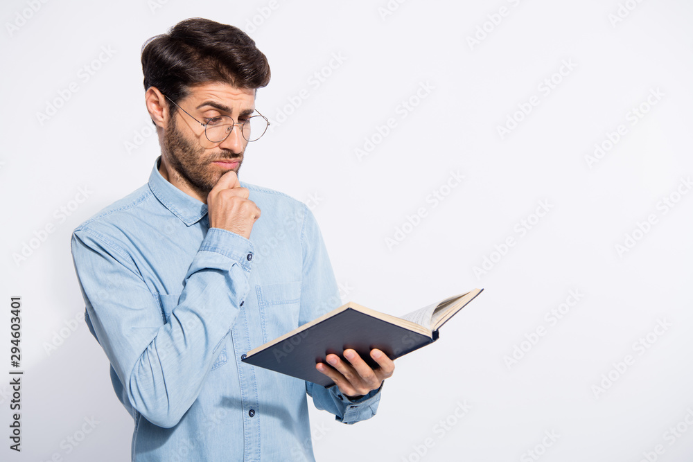 Photo of multiethnic intelligent guy making math decisions looking minded to own notice in planner wear casual denim shirt isolated white color background Photo of multiethnic intelligent guy making math decisions looking minded to own notice in planner wear casual denim shirt isolated white color background