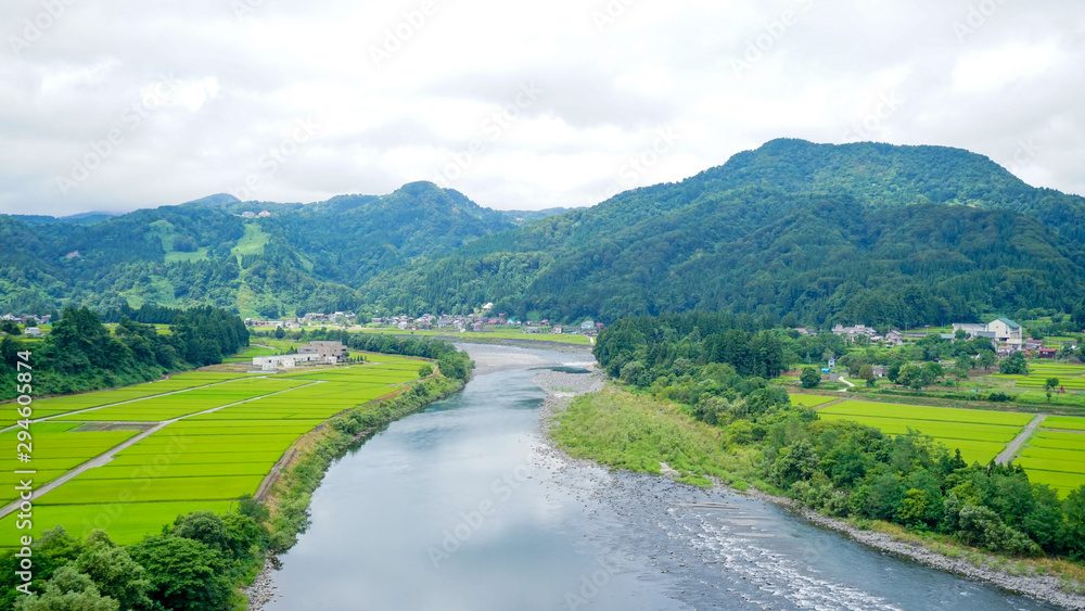 新潟県十日町の春の田んぼと川