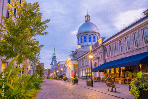 Fotografia, Obraz Old town Montreal at famous Cobbled streets at twilight