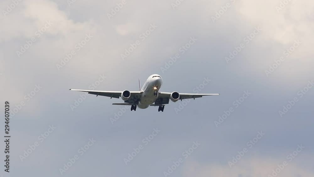 airplane approach for landing to airport airplane approach for landing to airport