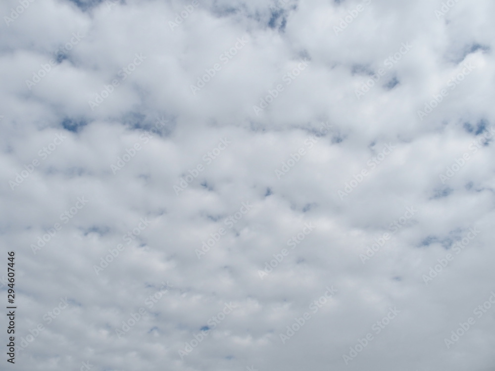 穴だらけの雲の絨毯 穴だらけの雲の絨毯