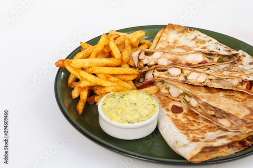 quessadilla plate with fries and souce