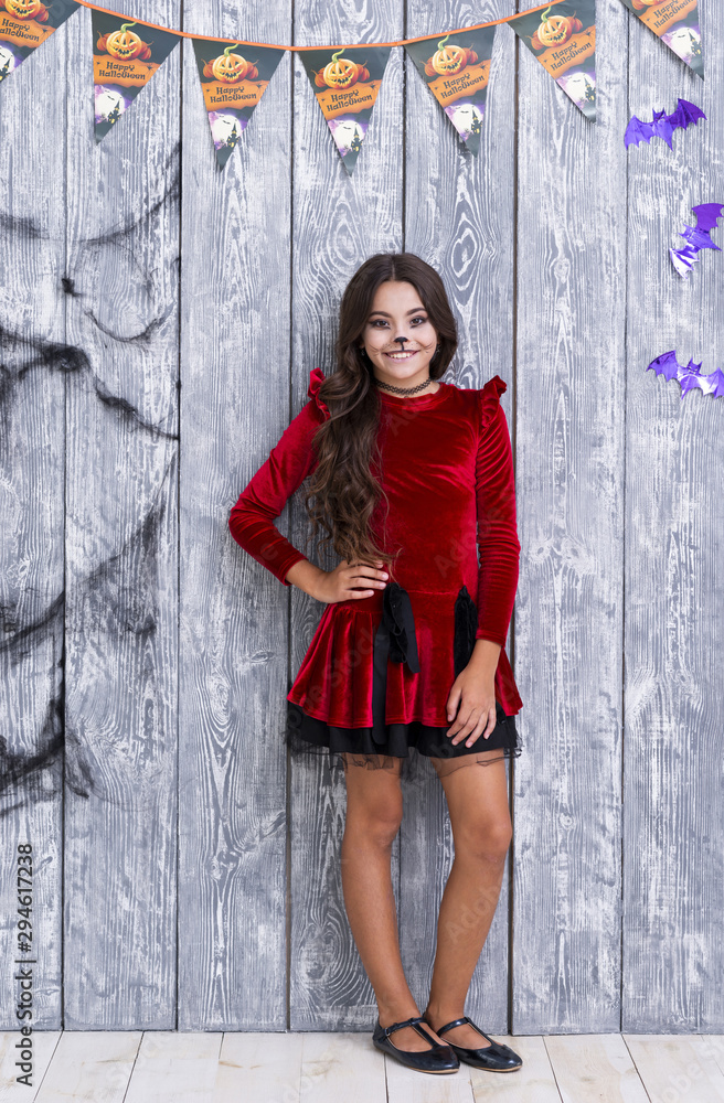 Fototapeta premium Full shot cute girl posing for halloween